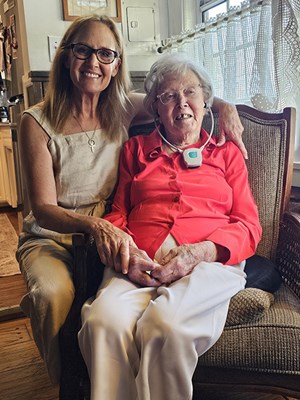 Gold Star mother Virginia Kelly sits beside her daughter.